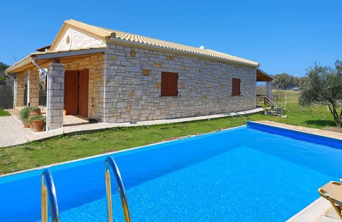 Almiros Beach Villa | 2 bedroom villa with pool