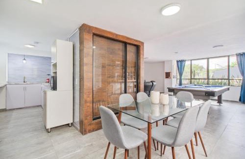 La Candelaria Apartment | 2 bedroom with pool table, 1 block from Lleras park, p8