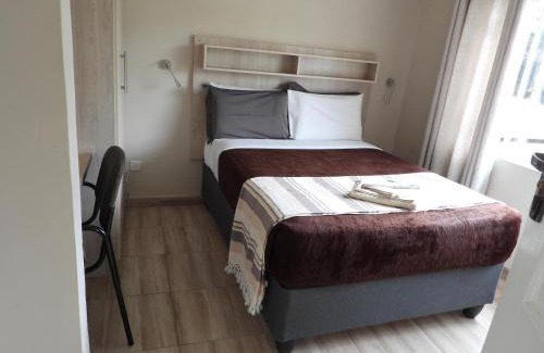 Harare Apartment | 2 bedroomed apartment with en-suite and kitchenette - 2065