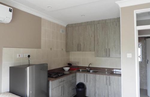 Harare Apartment | 2 bedroomed apartment with en-suite and kitchenette - 2065