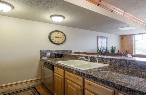 Deer Valley Condo | 2 Bedrooms (1 King - 2 Queens), 3 Full Bathrooms, Sleeps 8