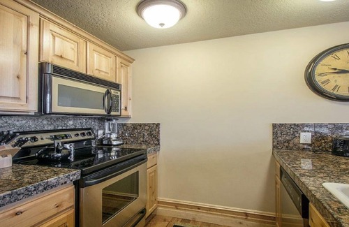 Deer Valley Condo | 2 Bedrooms (1 King - 2 Queens), 3 Full Bathrooms, Sleeps 8