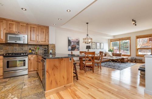 Canmore Condo | 2 Bedrooms, 2 Baths, Sleeps 4+1, short walk to Main St., stunning mountain views