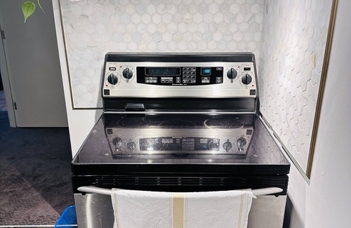 Southwest Calgary House | 2 Bedrooms Private Whole Basement Suite With Separate Entrance Near Downtown