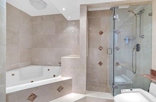 Mid Beach Apartment | 2 Bedrooms Unit OceanFront Resort The Alexander