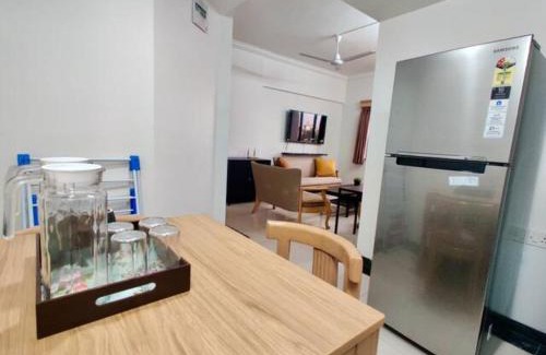 Bandra West Apartment | 2 BHK cozy apartment w/Netflix and wifi in Bandra