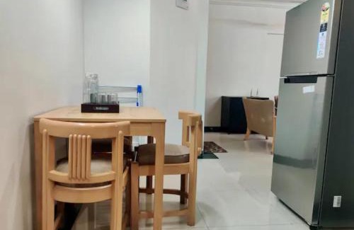 Bandra West Apartment | 2 BHK cozy apartment w/Netflix and wifi in Bandra