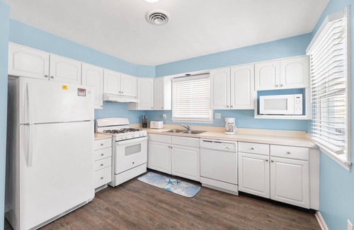 North Ocean City Condo | 2 BR/1BA, Ocean Block, groups and Families welcome, sleeps 6