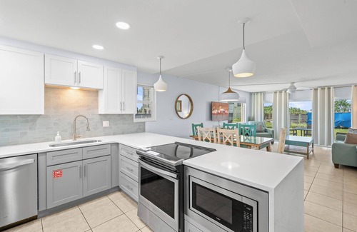 Tropic Condo | 2 BR Beach Condo, Boutique Resort, 1st Fl Walkout, Steps to Pool & Beach Sleep 6