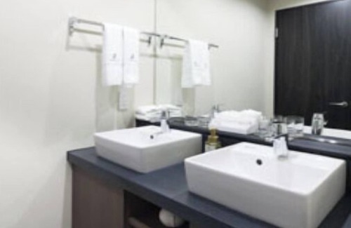 Hyakunincho Hotel | 2 BR Family hotel with WiFi, AC, laundry, in enchanting Shinjuku City