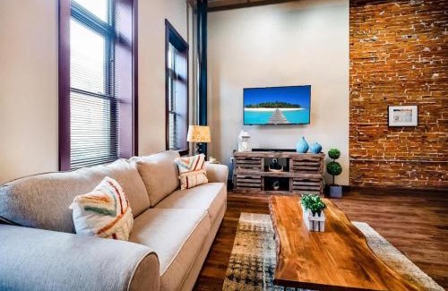 Historic Downtown La Crosse Apartment | 2 BR La Crosse 2 Blocks to La Crosse Center