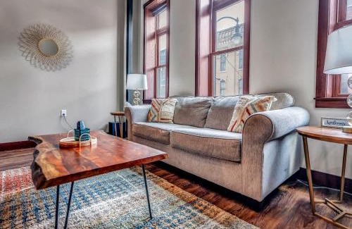 Historic Downtown La Crosse Apartment | 2 BR La Crosse 2 Blocks to La Crosse Center