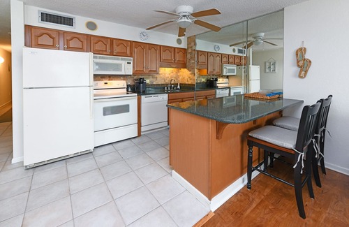 Garden City Condo | 2 BR Oceanfront Condo in Garden City! Royal Garden Resort 706