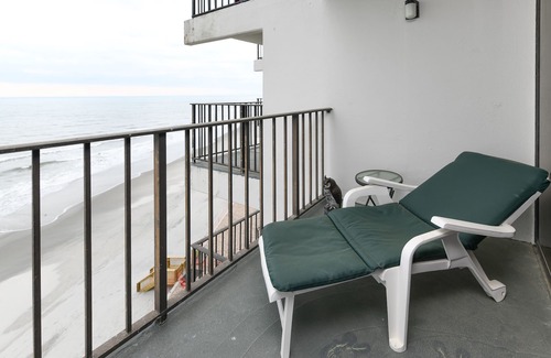 Garden City Condo | 2 BR Oceanfront Condo in Garden City! Royal Garden Resort 706