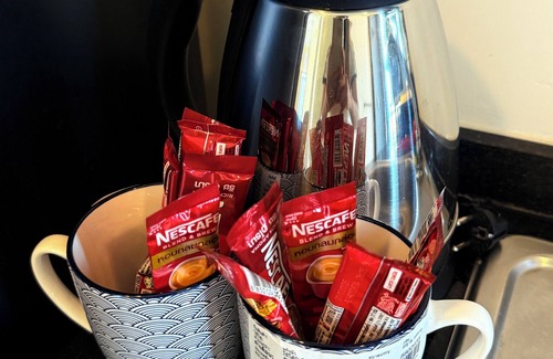 Phra Khanong Apartment | 2 BR Quiet, No Traffic Noise with Pool and Gym