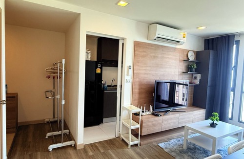 Phra Khanong Apartment | 2 BR Quiet, No Traffic Noise with Pool and Gym