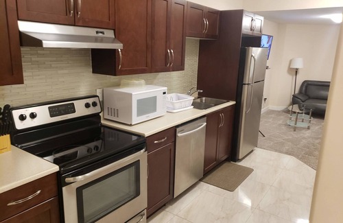 Timberlea House | 2 BR SUITE with Spacious Kitchen and Hi Speed Internet Ideal for Long Stays
