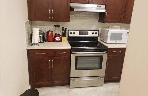 Timberlea House | 2 BR SUITE with Spacious Kitchen and Hi Speed Internet Ideal for Long Stays