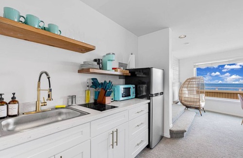 Oak Harbor Apartment | 2 BR Unit w/ Mesmerizing Water View @Oak Harbor