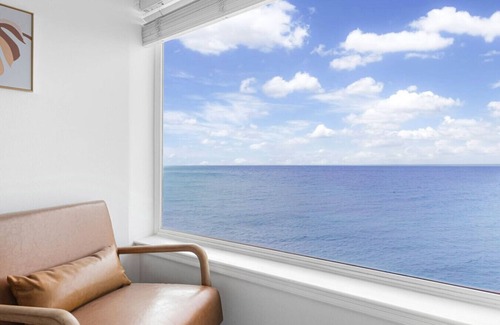 Oak Harbor Apartment | 2 BR Unit w/ Mesmerizing Water View @Oak Harbor