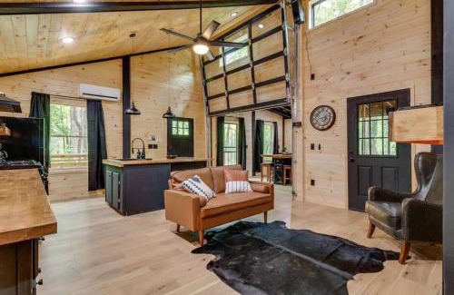 Rocky Grove House | 2 Cabins side by side - Sleeps 9 Perfect for 2 fa