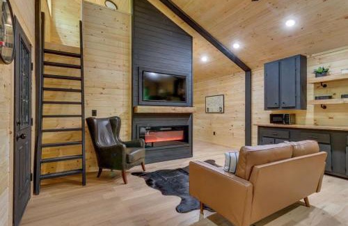 Rocky Grove House | 2 Cabins side by side - Sleeps 9 Perfect for 2 fa