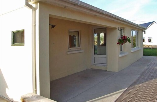 Kilkieran Cottage | 2 CLANCY COTTAGES, family friendly in Kilkieran, County Galway