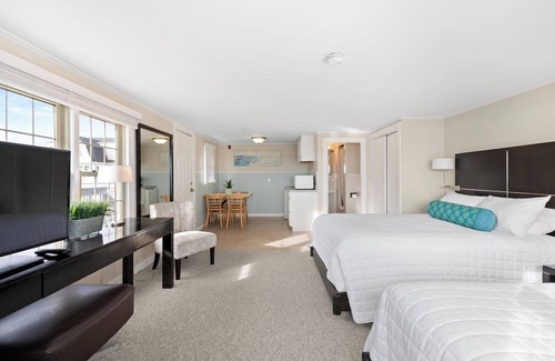 Falmouth Heights Hotel | 2 Double Bed Oceanview Stay + Shared Deck