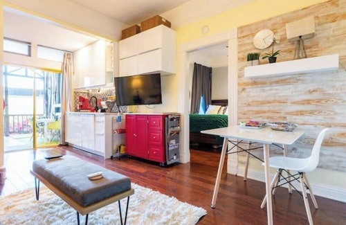 Inner Mission House | 2 En Suite Baths - Book Your Holiday Now! Walk to the Best neighborhoods!