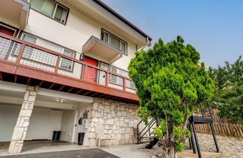 Northeast Reno House | 2 Mi to Dtwn Reno and UNR City-View Townhome!