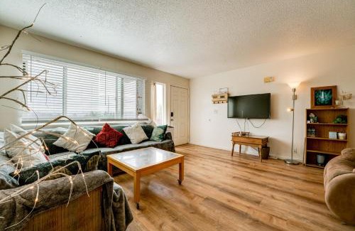 Northeast Reno House | 2 Mi to Dtwn Reno and UNR City-View Townhome!