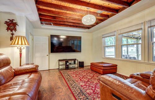 Fairhope House | 2 Mi to Fairhope Pier Home with Large Yard!