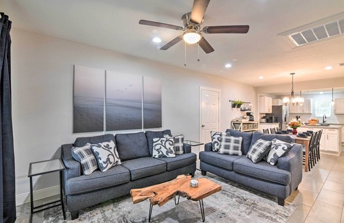 Galveston House | ~ 2 Mi to Pleasure Pier: Home in Galveston!