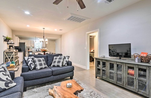 Galveston House | ~ 2 Mi to Pleasure Pier: Home in Galveston!