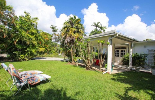 Sunset Crest House | 2 minute walk to Beach & Pool - Casual 2-Bed House home by Bluescape