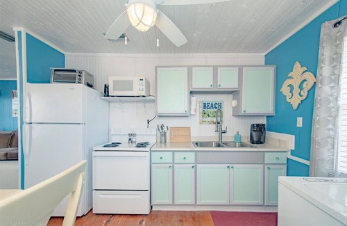 Fort Morgan House | 2 Minute walk to the secluded beaches of Fort Morgan! Pet friendly! Quiet Space!