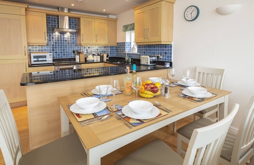 Burgh Island Cottage | 2 OCEAN'S EDGE, family friendly, with pool in Thurlestone
