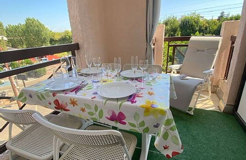 Mandelieu-la-Napoule Beach Apartment | 2 p furnished 5 mins walk from the beach with a garage.