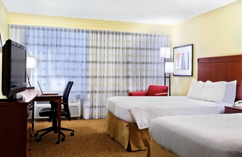 Brookhollow Hotel | 2 Pet-Friendly Units w/Pool Access Near Famous Art Car Museum
