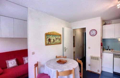 Les Bruyeres Apartment | 2 pièces cabine cosy 4 pers, pied des pistes, parking gratuit, Les Menuires - FR-1-178-369