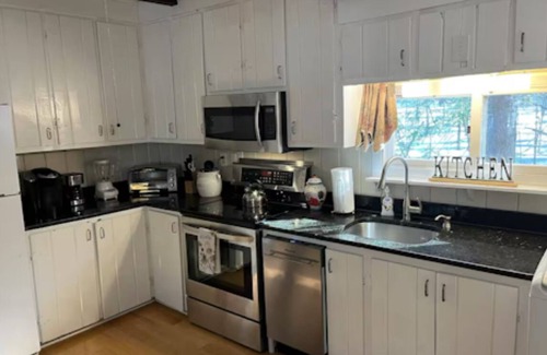Milford Cottage | 2 queen and 2 twin beds