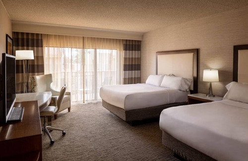 Downtown Resort | 2 Queen Beds & Gorgeous Sunset Views! Pet Friendly, Free Parking!
