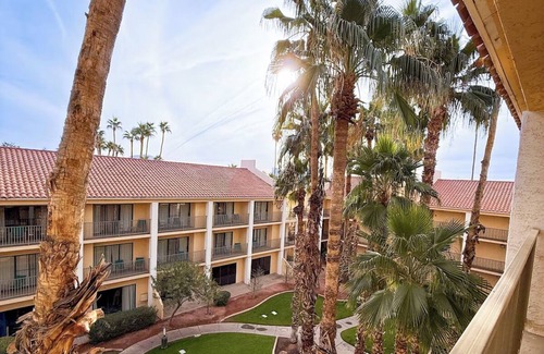 Downtown Resort | 2 Queen Beds & Gorgeous Sunset Views! Pet Friendly, Free Parking!