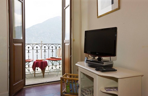 Cannobio Apartment | 2-room apartment with 2 balconies and lake access directly in front of the house