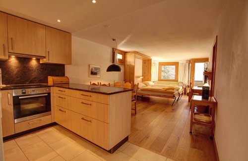 Silvaplana Apartment | 2-room flat with mountain view on the 4th floor