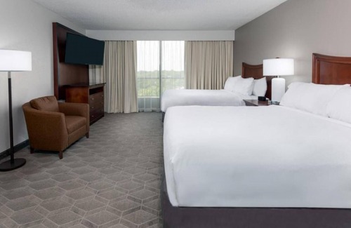 Park Central Hotel | 2 Spacious Units w/Complimentary Cooked-to-order Breakfast! FREE Parking, Pool!