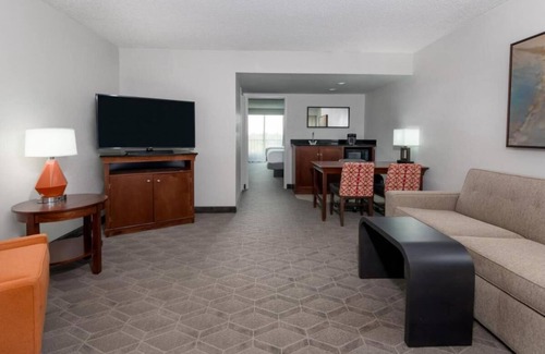 Park Central Hotel | 2 Spacious Units w/Complimentary Cooked-to-order Breakfast! FREE Parking, Pool!