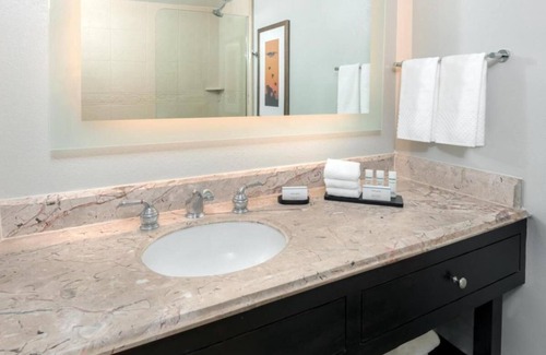 Park Central Hotel | 2 Spacious Units w/Complimentary Cooked-to-order Breakfast! FREE Parking, Pool!