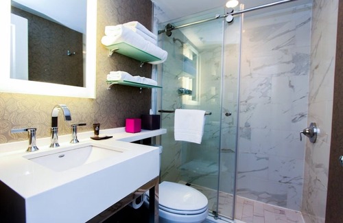 Kalorama Heights Hotel | 2 Standard Double, Churchill Hotel, Onsite Restaurant, Fitness Center