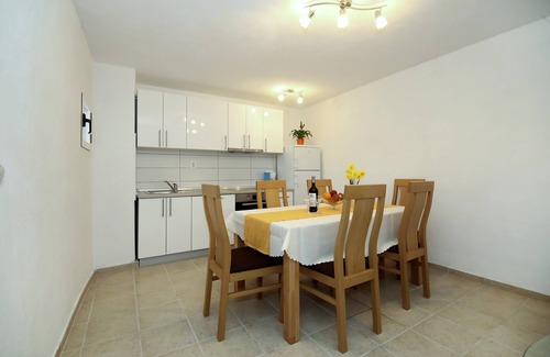 Sestanovac Villa | 2 stone houses with swimming pool - peaceful location